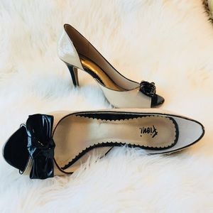 Fioni Nude and Black Patent Leather Heels  sz 6.5